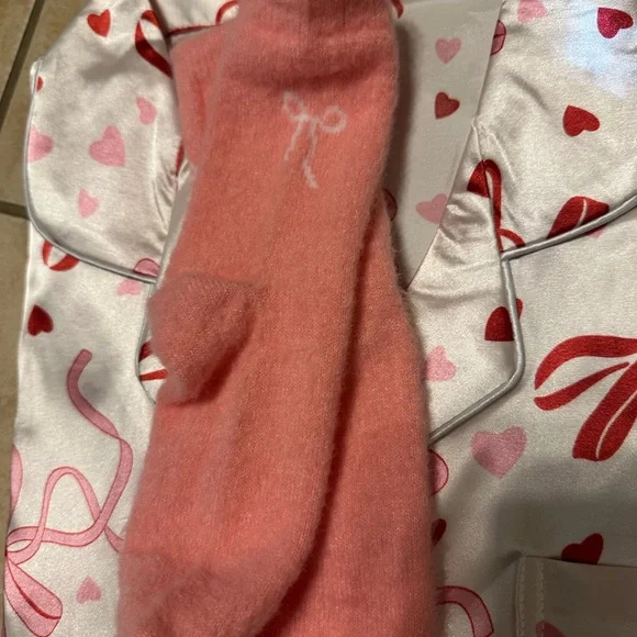 Women’s Pink Satin Pajama Set with Hearts and Bows- shorts set size MD - Picture 5 of 5